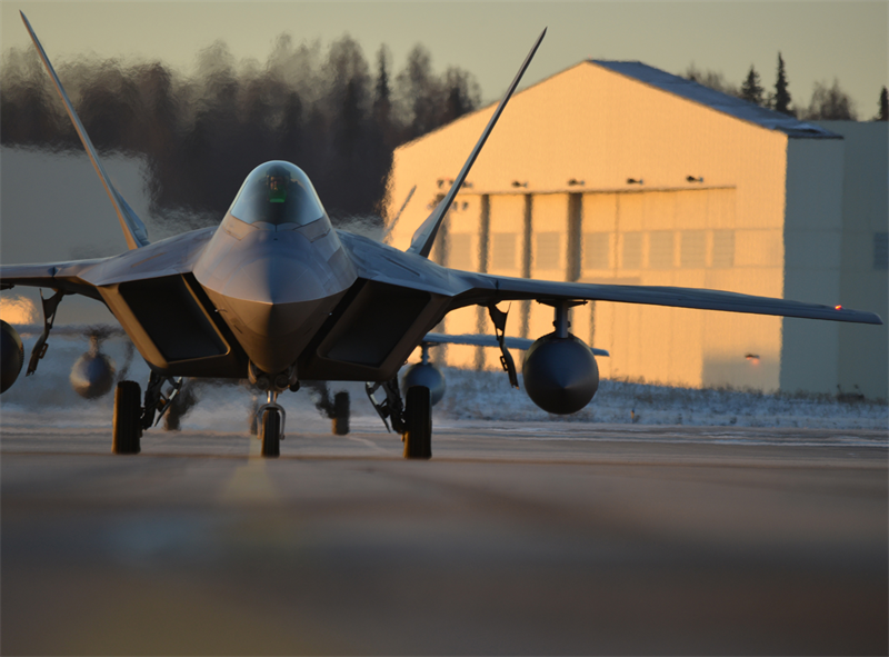 Illustration for article titled Everyone Who Wanted More F-22s Is Being Proven Right